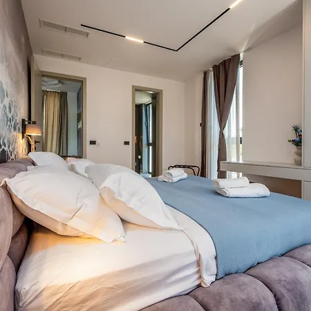 Marro Zadarvillas *