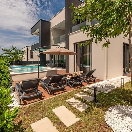 Marro Zadarvillas *