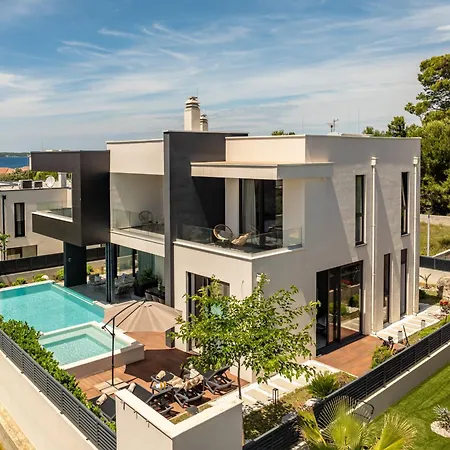 Marro Zadarvillas *